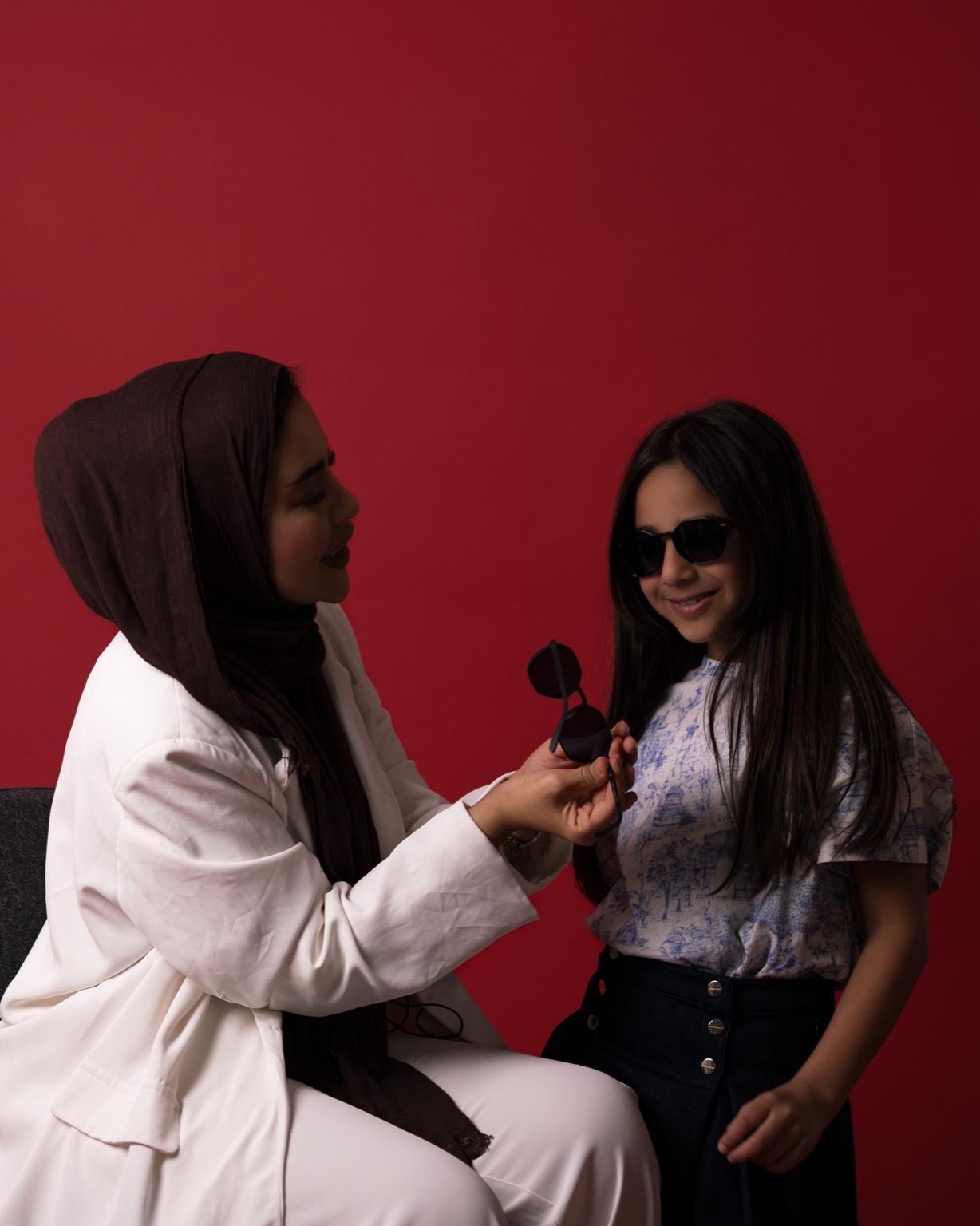 Santorini x Junior Chocolate — تفاصيل النظارتين معاً