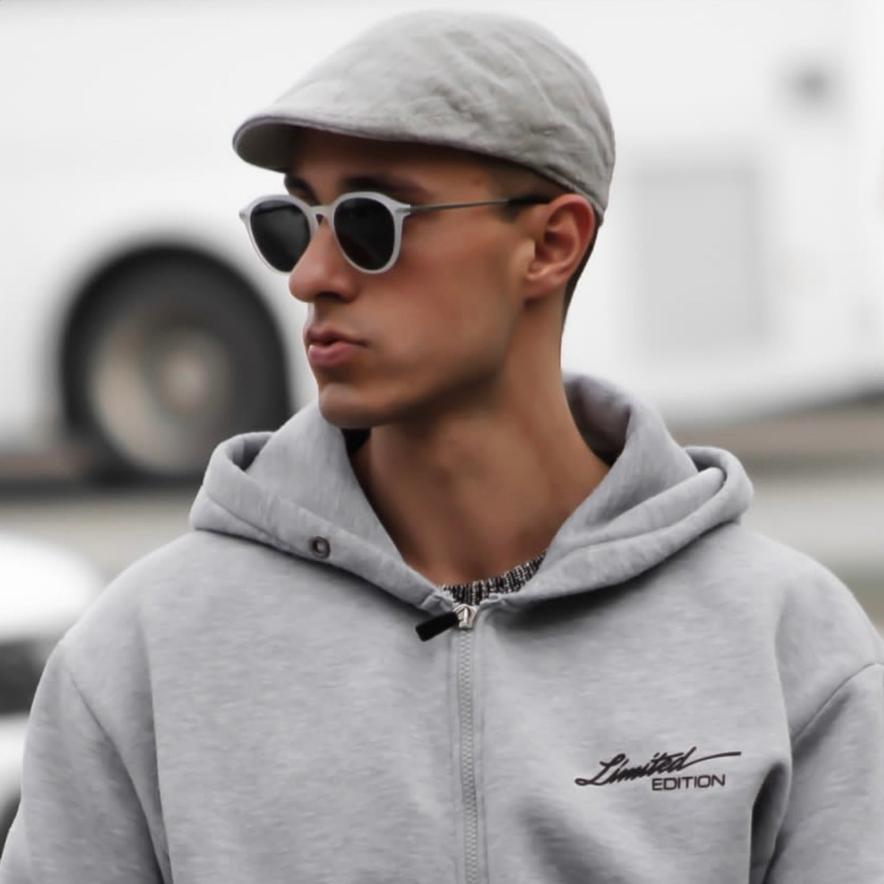 Gregor Matte Crystal — Looklight — Lifestyle خارجي