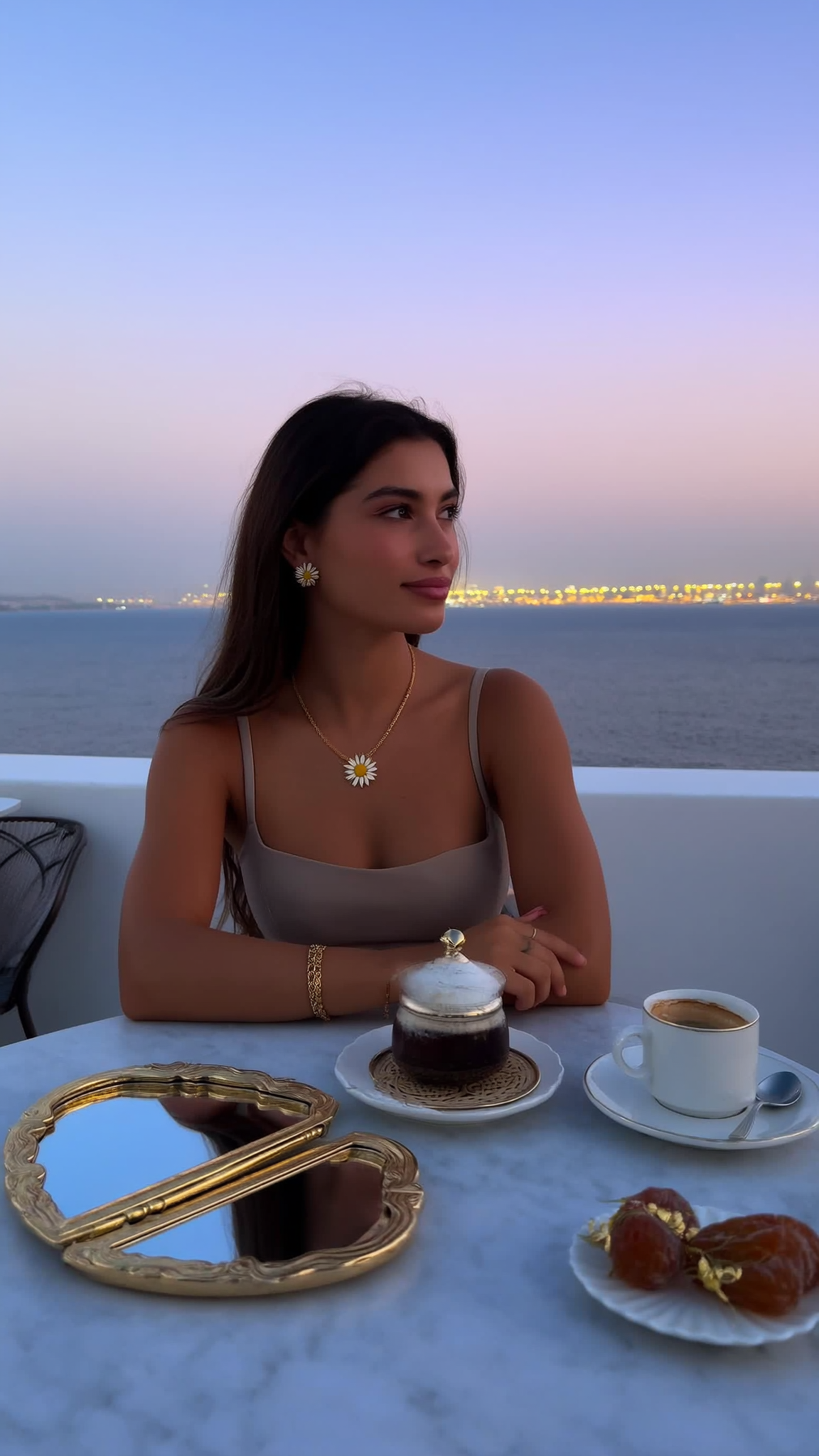 Santorini - Daisy — lifestyle 2